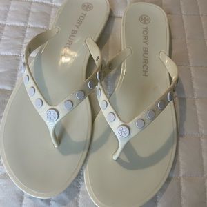 Tory Burch size 9 off white flip flop sandal